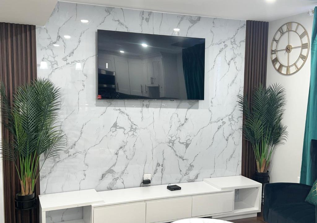 Brampton Apartment | Tosam Luxury Lodge Two Bedroom Suite