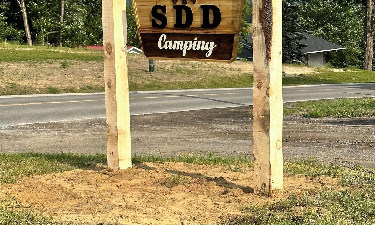 Clarence-Rockland RV Rental | Très beau terrain de Camping, SDD Camping Lot 24b