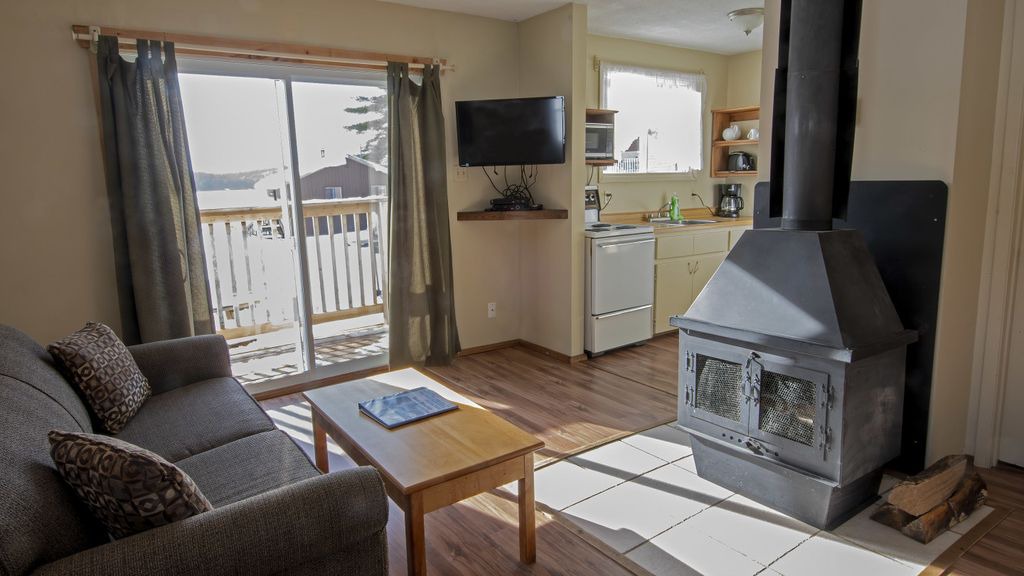 Lake of Bays Cabin | Traditional 2 Bedroom Cottage