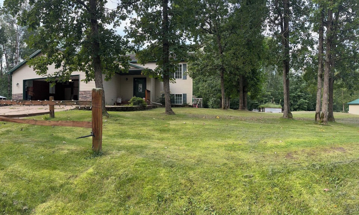 Deerwood House | Trailhead retreat is located near trails, lakes and near Heartland Hockey Camp.