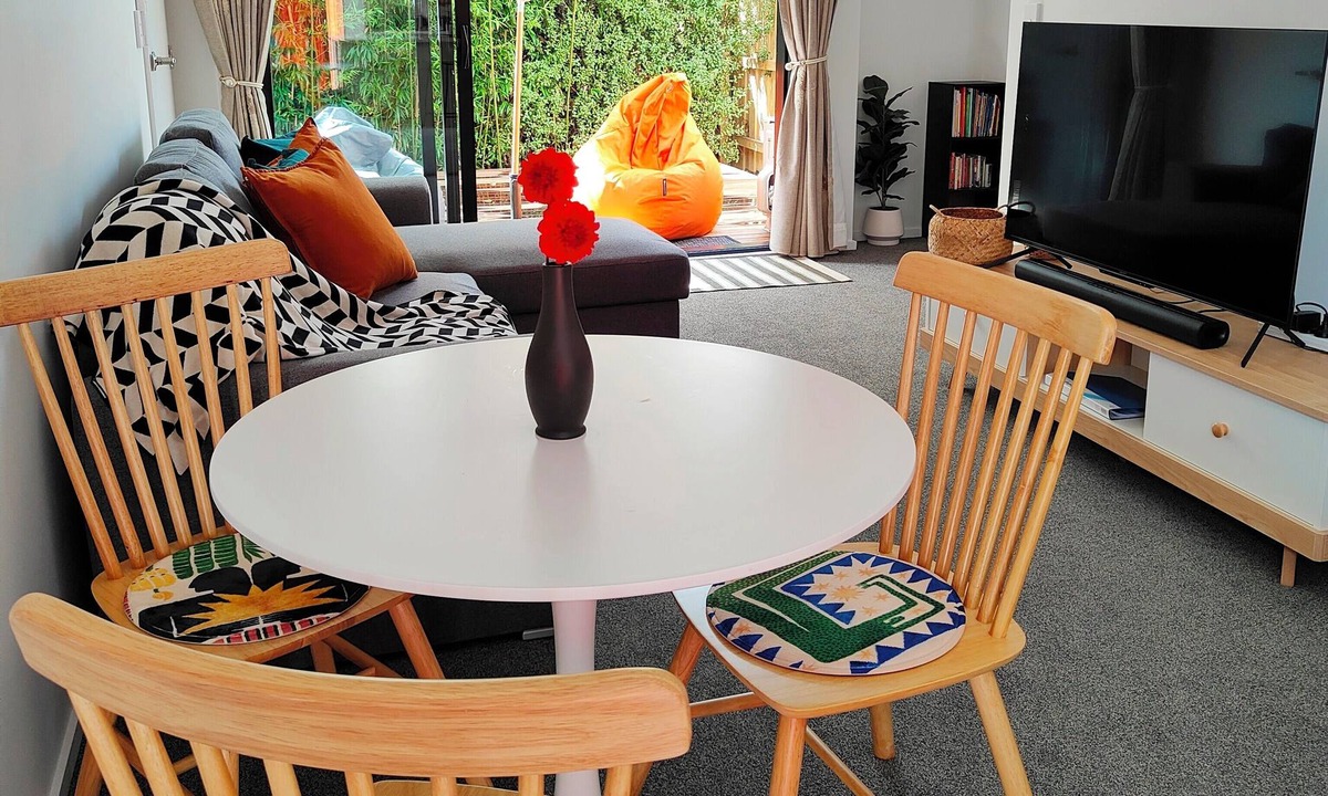 Linwood House | Tranquil Bamboo Oasis -New 2 Bed Close To CBD