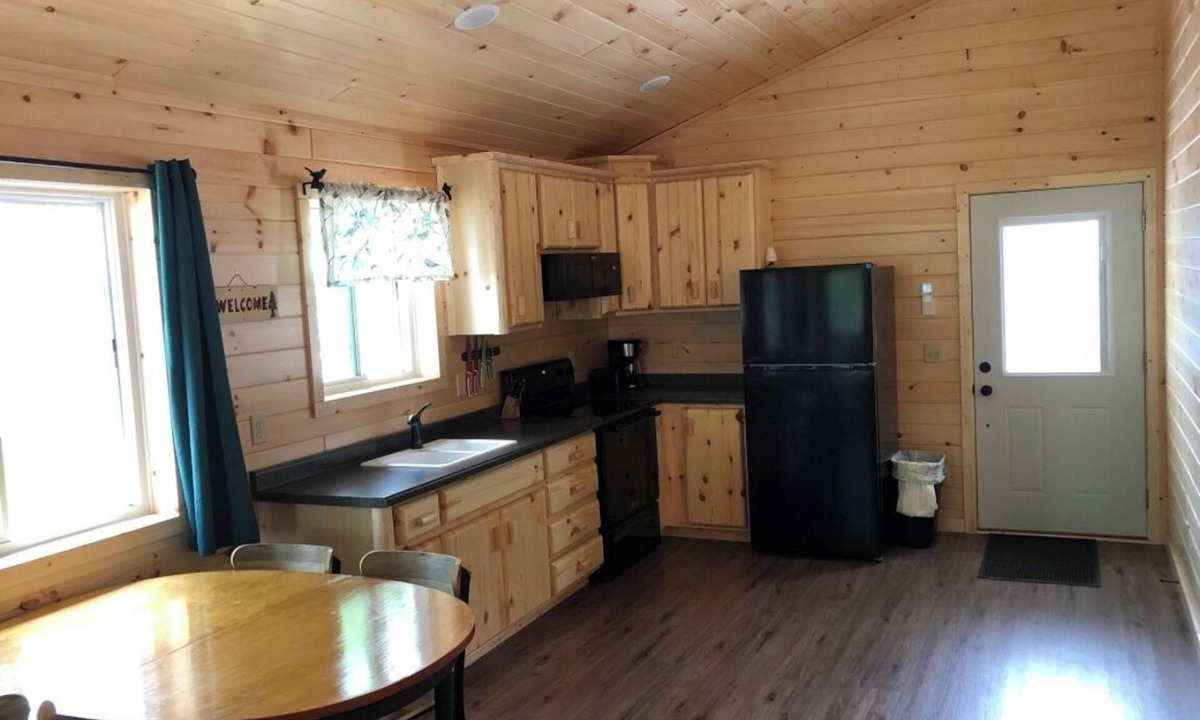 Puposky Resort | Tranquil resort with AC in charming Tenstrike
