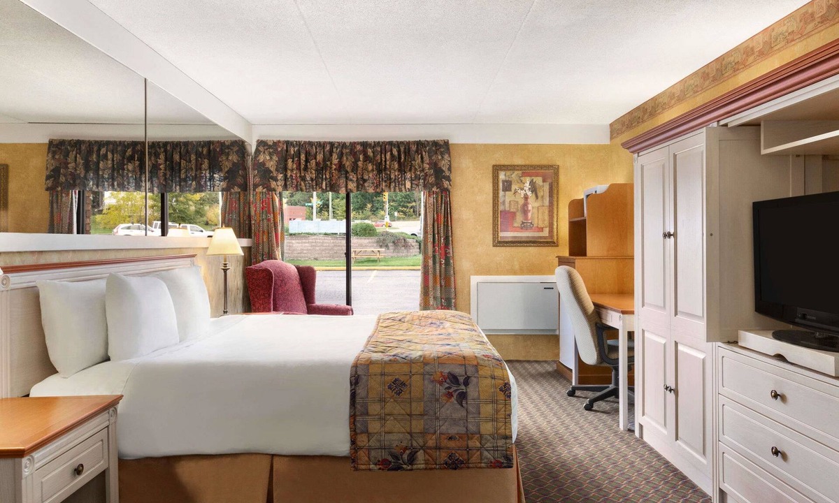 Owen Sound Hotel | Travelodge by Wyndham Owen Sound