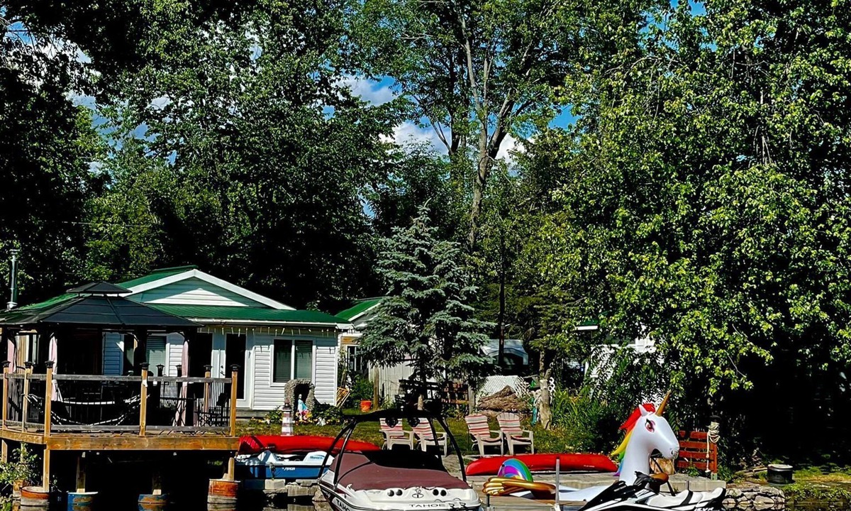 Trent Hills Cottage | Trendy Trent River Retreat Lake House @Trent River