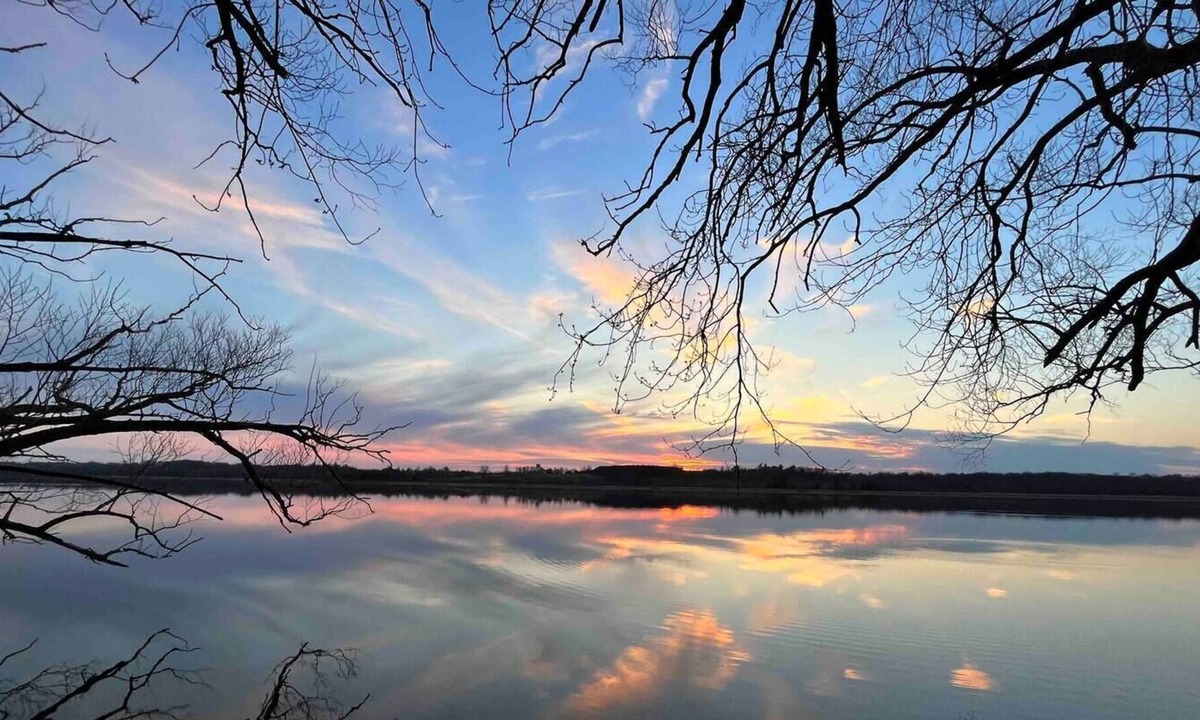 Hastings Cottage | Trent Shores Hideaway : Pet Friendly Waterfront Retreat on the Trent River