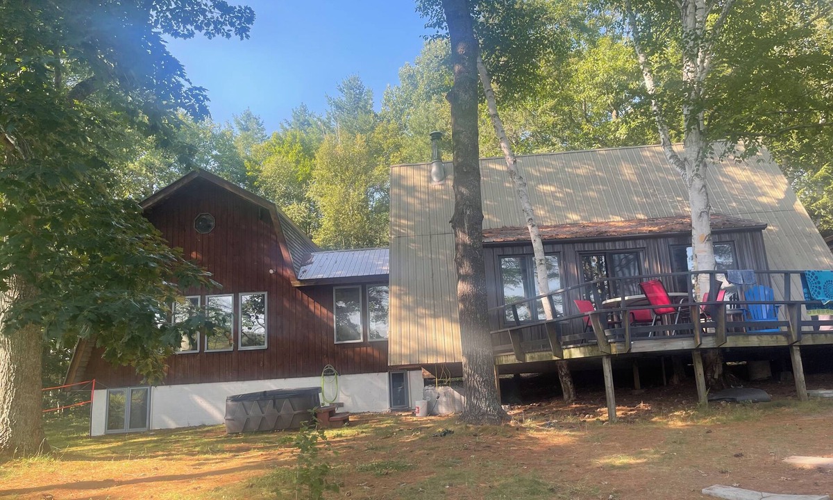 Hastings Highlands Ski Chalet | Twilight Fox Chalet Hot Tub & Sauna Nature Retreat