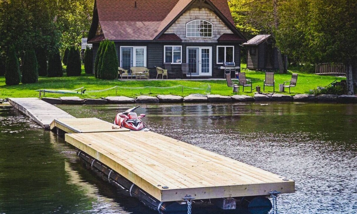 Utterson House | Two bedroom Muskoka lakeside retreat with incredible and tranquil views