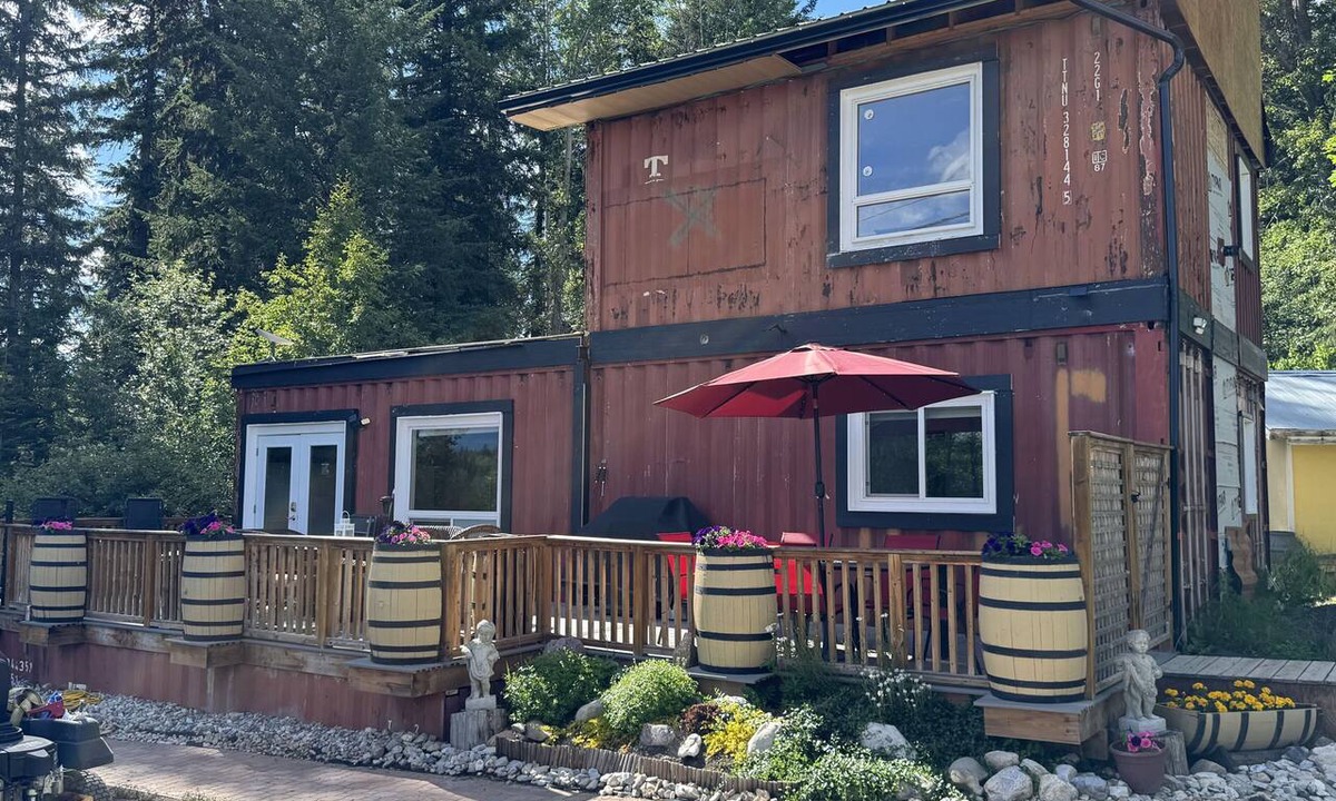 Golden House | Unique Container home. 10 min from town. Stunning Mountain Views!