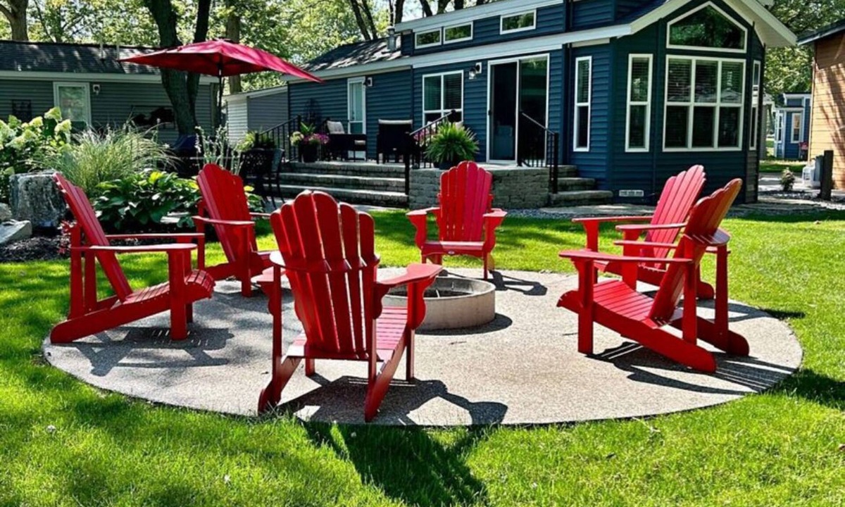 Pointe aux Roches Cottage | Unique Space - Beautiful home on 17th green of golf resort