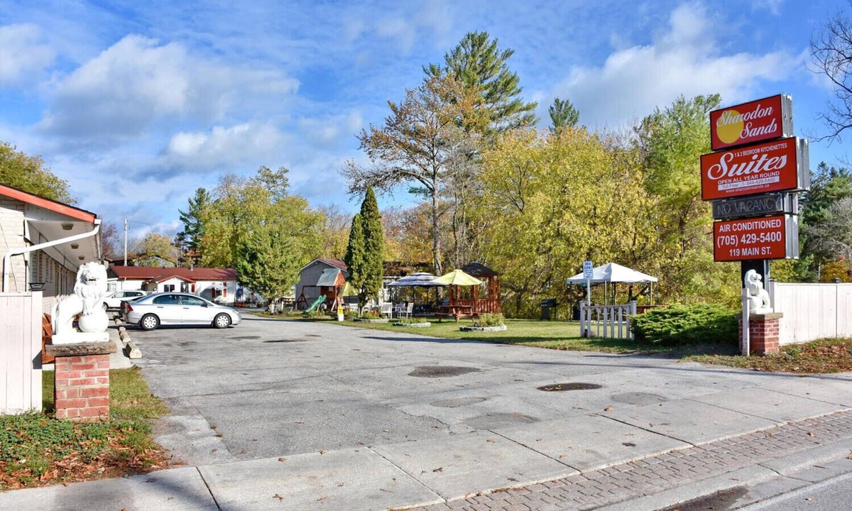Wasaga Beach Cabin | Unit 12 | Fun Beach Stay | BBQ, Fire Pit