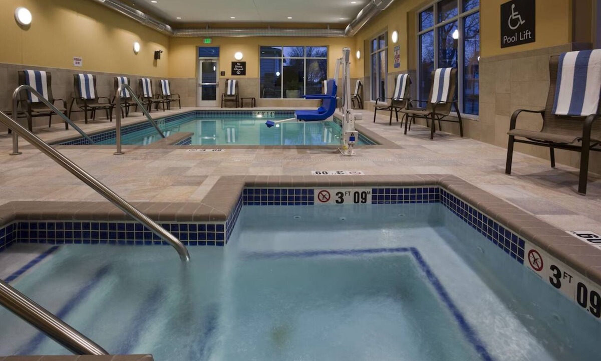 Kutzky Park House | Unwind in Style and Comfort! 3 Convenient Units, Kitchen!