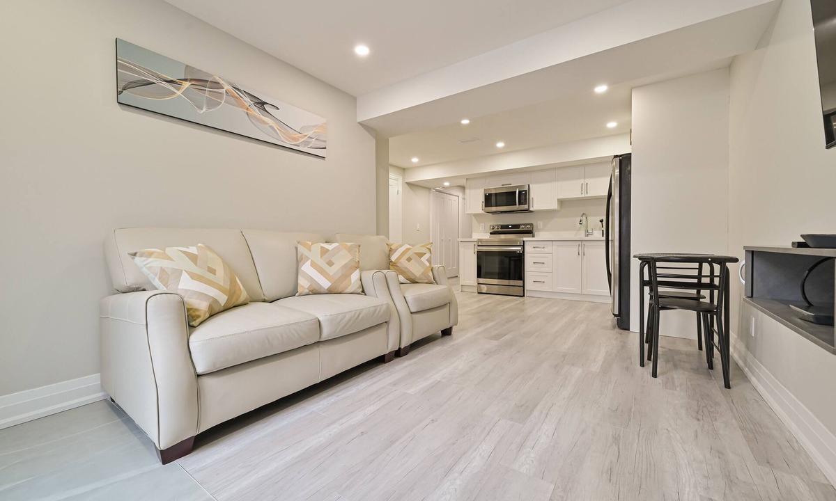 Hurontario Apartment | Upscale Space - 5 min from Square One