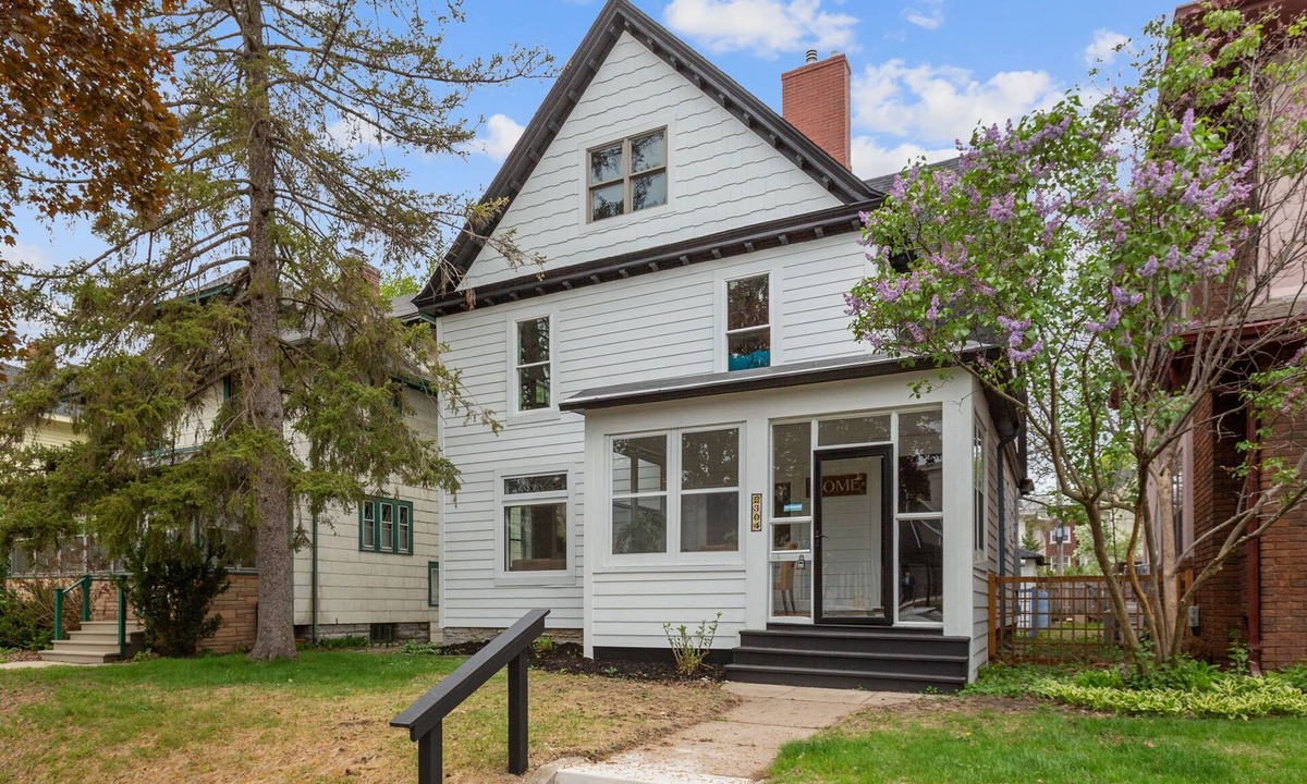 Lowry Hill East House | Uptown Delight