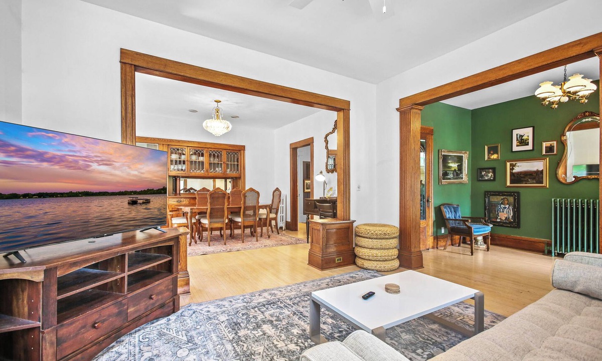 Lowry Hill East Apartment | Uptown Minneapolis Home: Walk to Lakes!