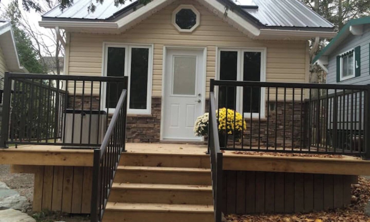 Port McNicoll Cottage | Victoria Harbour Cottages Loft Chalet