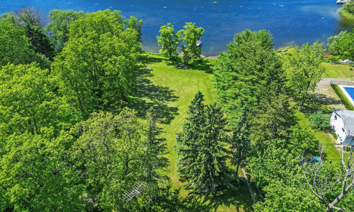 Cressy Cottage | Victorian on the Lake - Private Waterfront & Dock