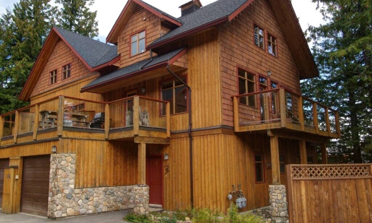 Rossland House | Views Galore! Private Hot tub