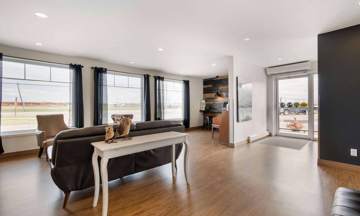 Hearst Hotel | Villa Inn & Suites, SureStay Collection by Best Western