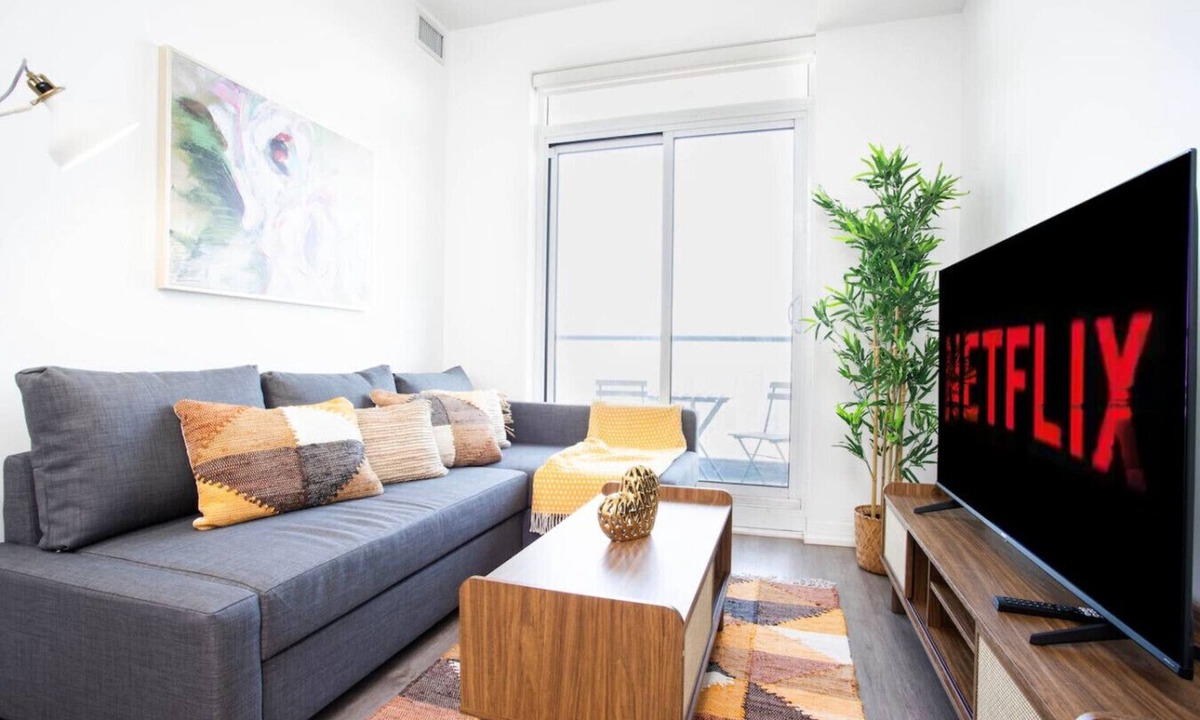 Garden District Hotel | Vista Suites - 2BR - 10 min walk to Eaton Centre