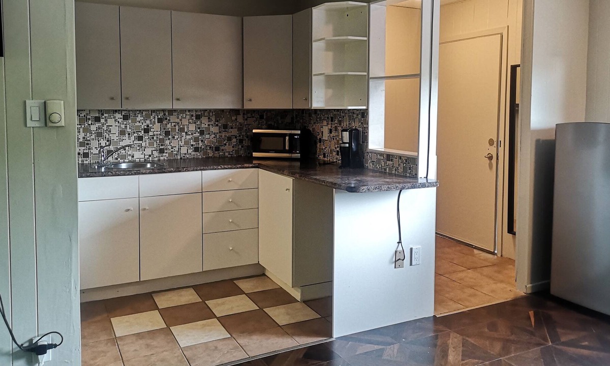 Dorset House | Walk out deck room 2. Minutes From the Lake, Dorset Tower, Bars and Restaurants.
