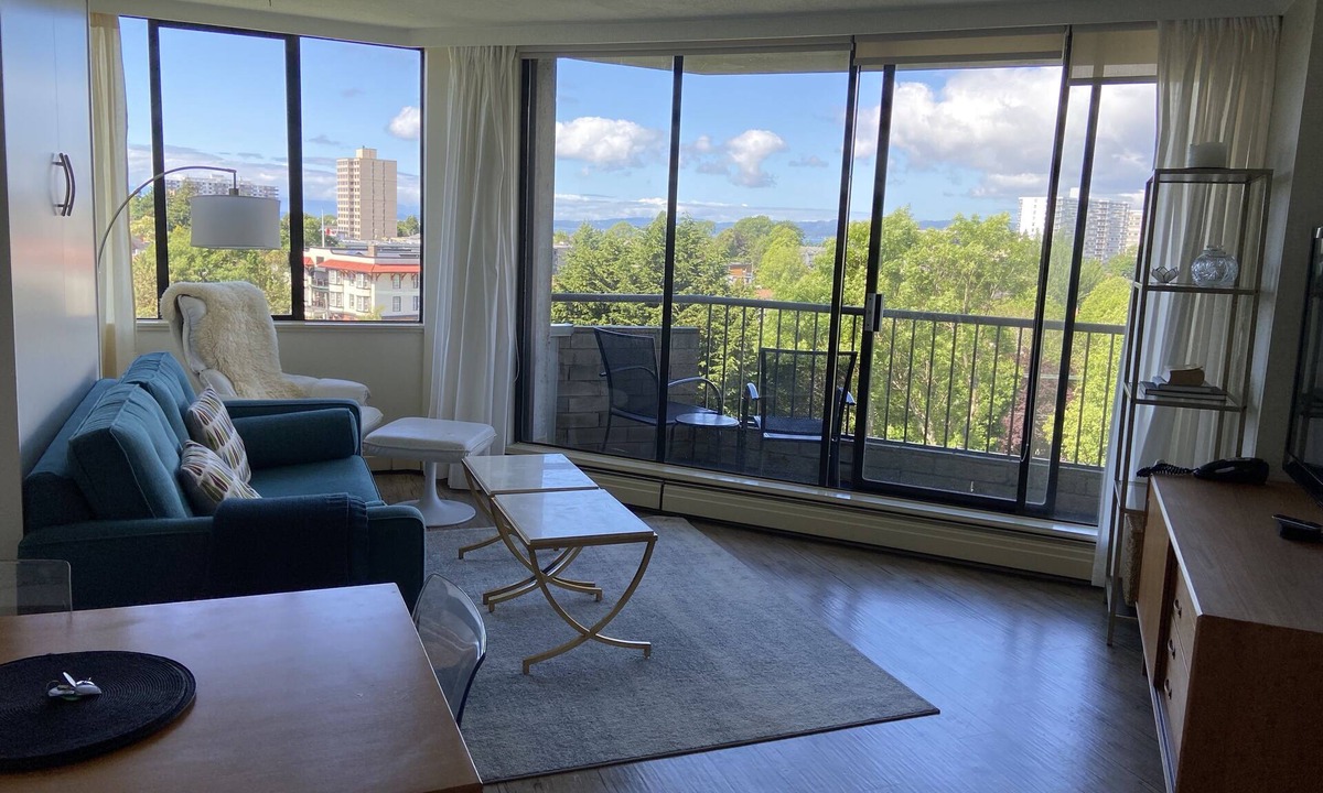James Bay Condo | Walk to Inner Harbour & Beach