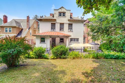 Stockade Historic District Apartment | Walkable Schenectady Getaway: 2-Unit Campus Hub