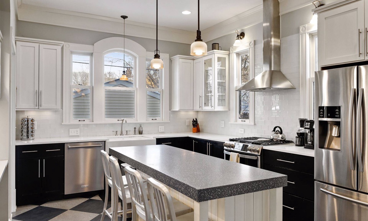 Summit - University House | Walkable to Grand/Summit/Selby Ave & 1.5 mi to Downtown
