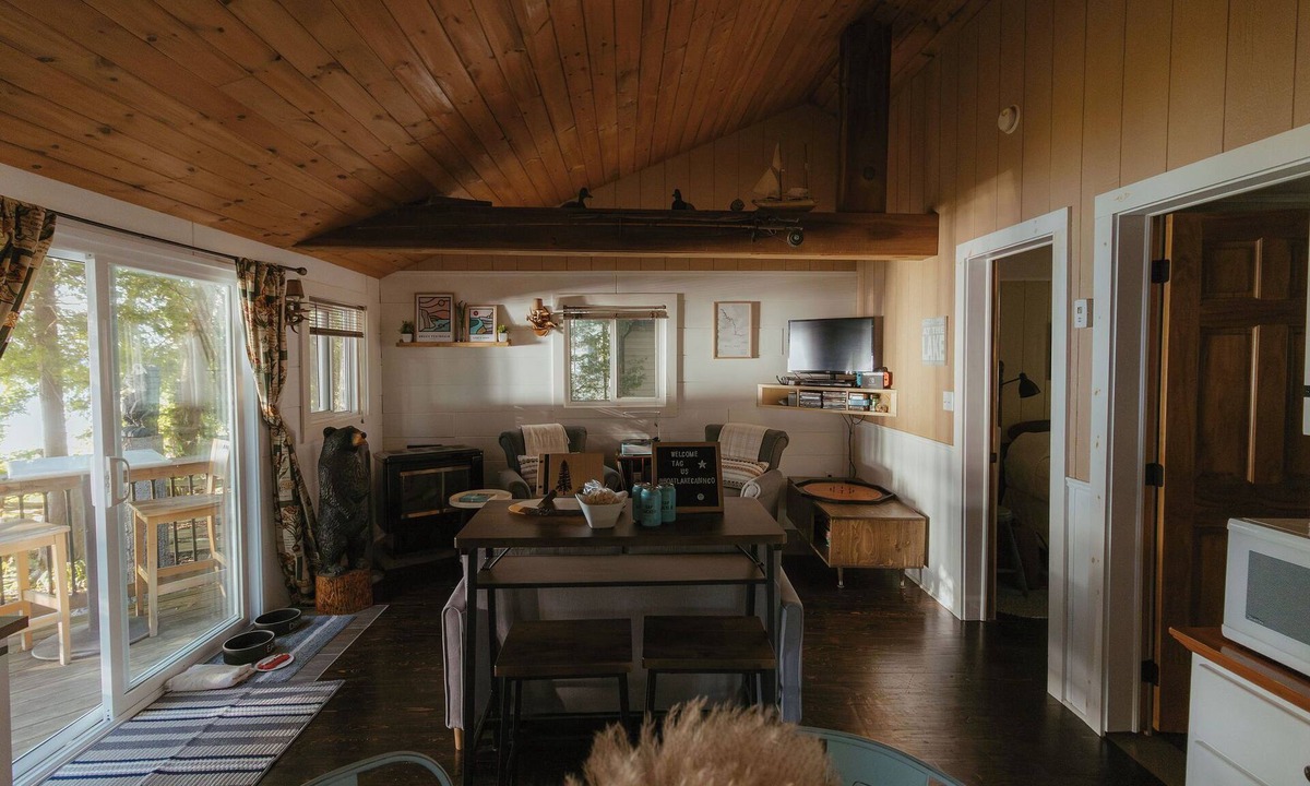 South Bruce Peninsula Cabin | Waterfront Cabin on Boat Lake! 2bed, 1bath, Pet Friendly. A serene getaway!