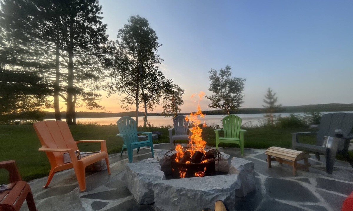 South River House | Waterfront family retreat.