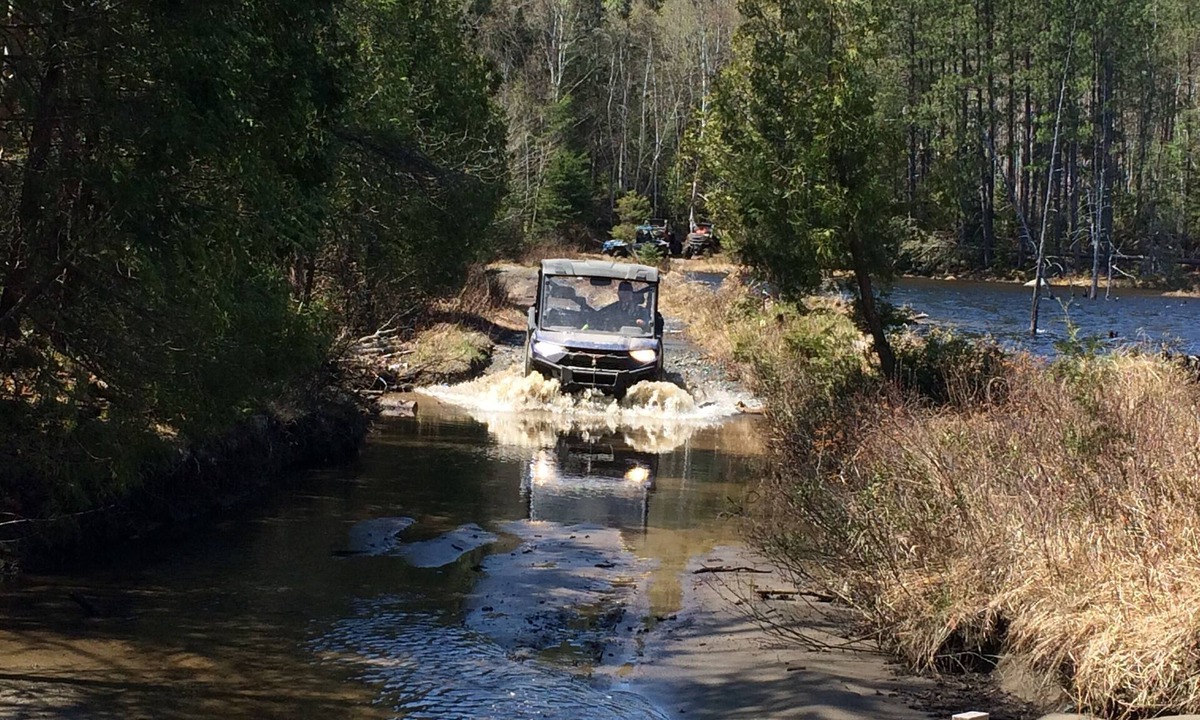 West Nipissing Cabin | We are an off grid resort with peace and tranquillity. Pet friendly.
