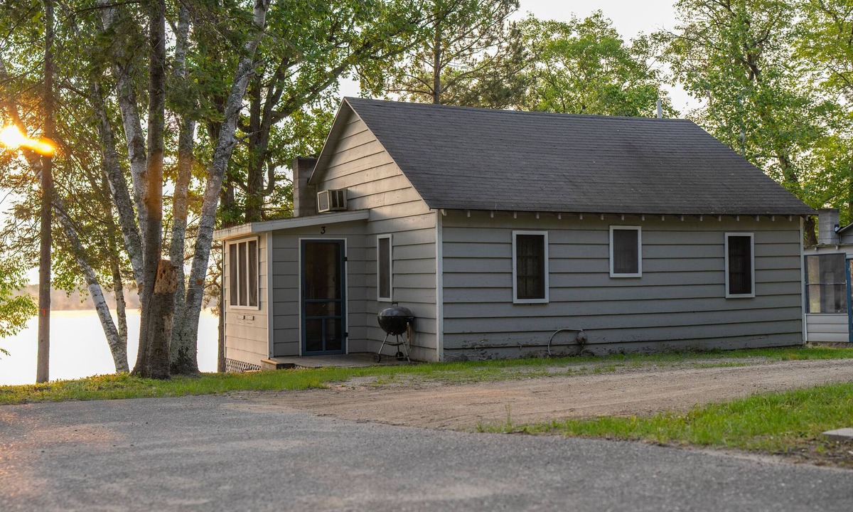 Hackensack Cabin | Webb Lake, Hackensack, Northern MN - 3 Bedroom, Sleeps 6 - Cabin #3 Blue Water