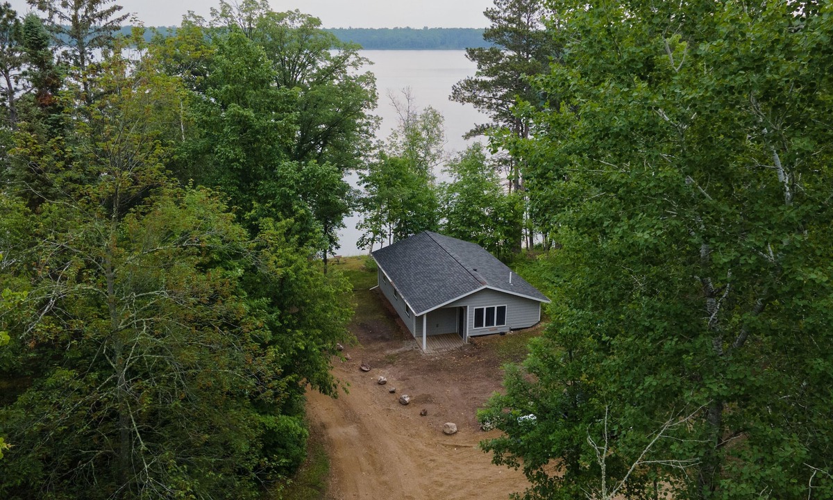 Hackensack Cabin | Webb Lake, Hackensack, Northern MN - 3 Bedroom, Sleeps 6 - Cabin #6 Blue Water