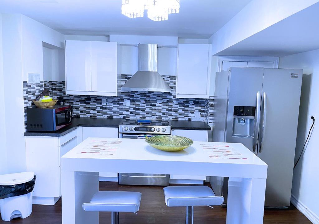 Innisfil Apartment | WELCOME TO PREMIUM LIVING PLACE/2 BEDROOMS SUITE