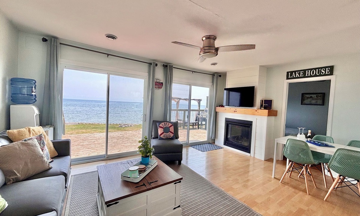 Selkirk Cottage | Welcome to Selkirk Oasis - Your Lakefront Getaway!