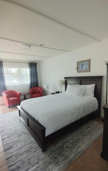 Algoma District Hotel | White Fang Motel