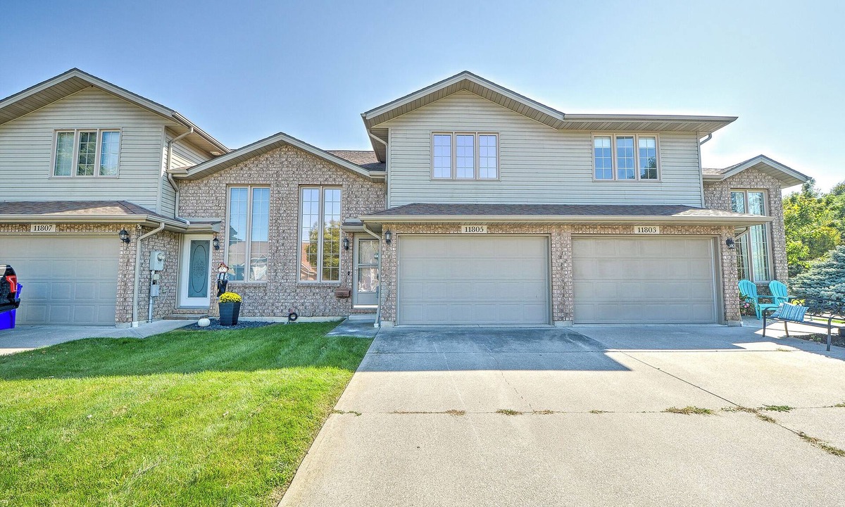 Woodslee House | Windsor 5 beds 3 baths minutes from the Battery Plant