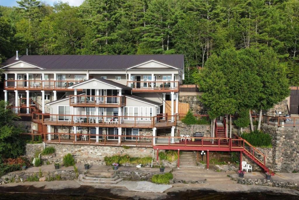 Wollaston House | Wollaston Castle with a Gorgeous Waterfront