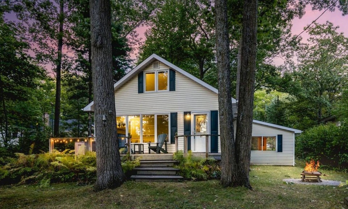 Tiny Cottage | Woodland Beach 4 Season Cottage
