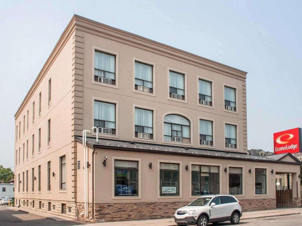 Woodstock Hotel | Woodstock Inn and Suites