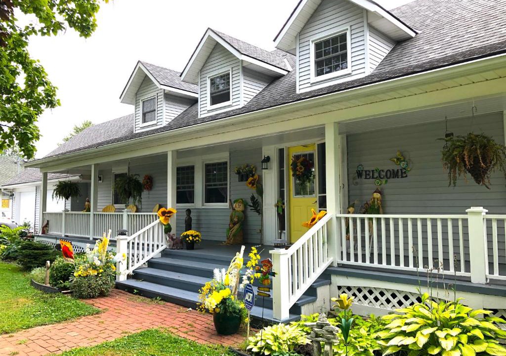 Crystal Beach Bed & Breakfast | Yellow Door Bed and Breakfast