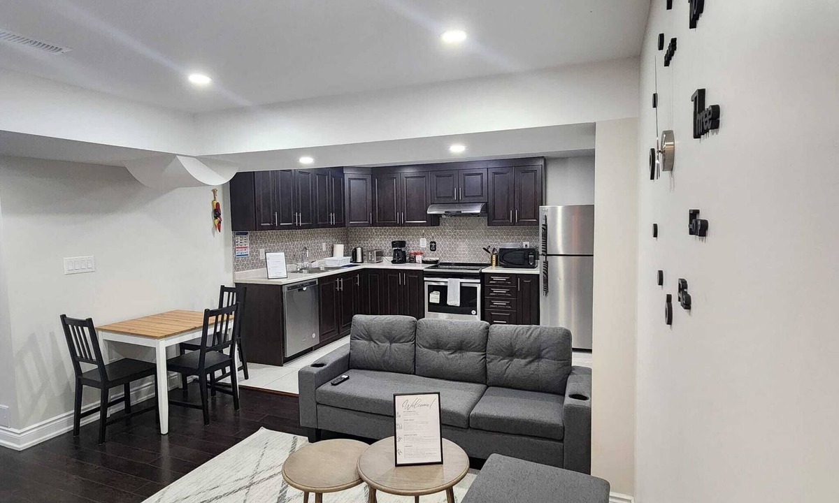 Brampton Apartment | Zen Nest - Cozy, conveniently located, and just minutes to the airport!