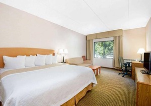 2-Star Hotel ∙ Days Inn by Wyndham Duluth Lakewalk