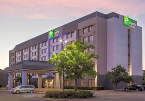 3-Star Hotel ∙ Holiday Inn Express & Suites Mississauga-Toronto Southwest, an IHG Hotel