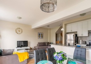 3BR 2.5BA Townhome 1 min to the Beach. BBQ.Parking