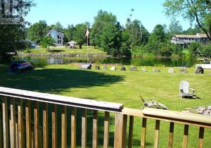 Beautiful 3 Bdrm + Bunkie Waterfront Cottage Near Gull Lake