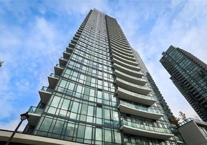 Bright *Quarantine Friendly* 1 BD condo in the heart of Mississauga Downtown