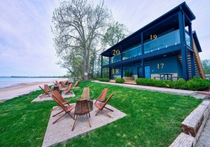 Cottage 17: Lower-Level Beachfront Unit in 4-Plex