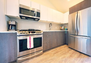 Cottage 19: Upper-Level Beachfront Unit in 4-Plex