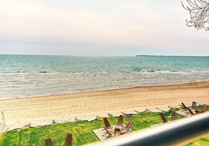 Cottage 19: Upper-Level Beachfront Unit in 4-Plex