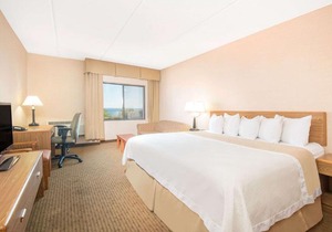 Days Inn by Wyndham Duluth Lakewalk